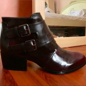 BRAND NEW Pure Navy Ankle Booties